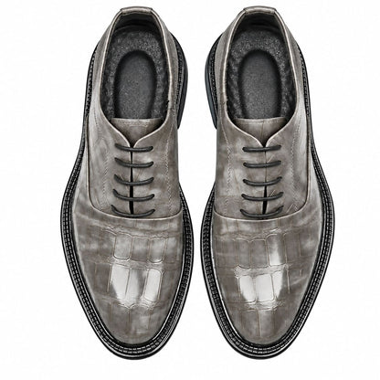 Vue de dessus d'une paire de chaussures Oxford homme Opéra Gris à lacets, effet crocodile embossé, semelle noire – MARCO VILLAS PARIS