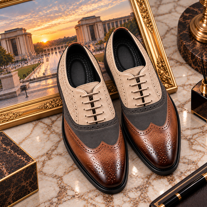 Chaussures Oxford homme Trocadéro beige, gris et marron, style brogue avec détails perforés posé sur un marbre - MARCO VILLAS PARIS