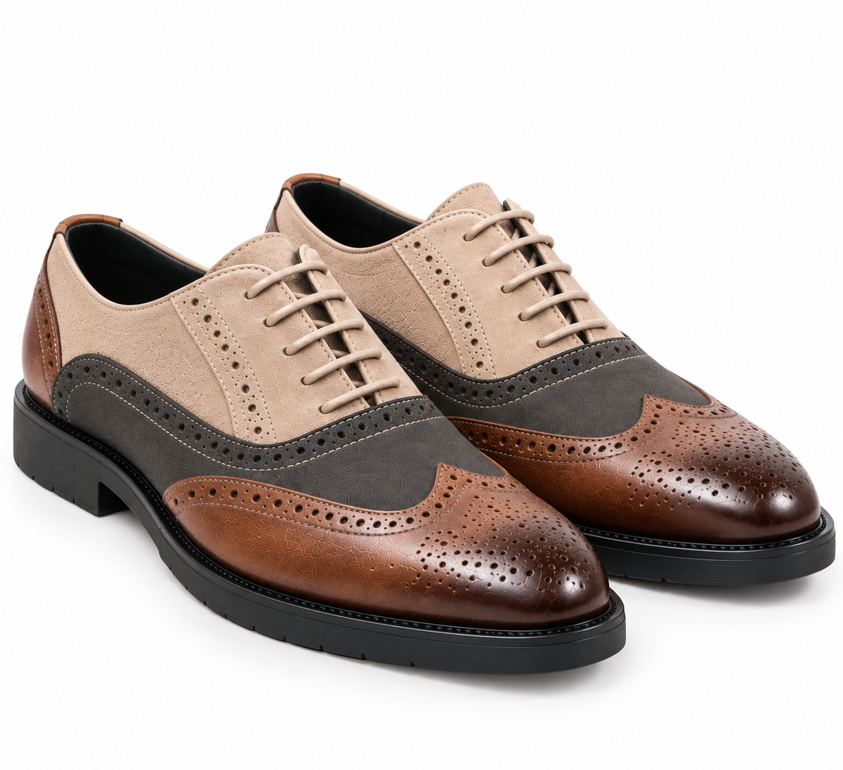 Chaussures Oxford homme Trocadéro beige, gris et marron, style brogue avec détails perforés sur fond blanc - MARCO VILLAS PARIS"