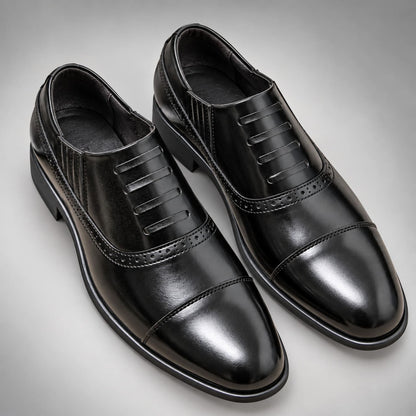 Mocassins Brogue Homme Vendôme Noir - vue de face sur fond assortie